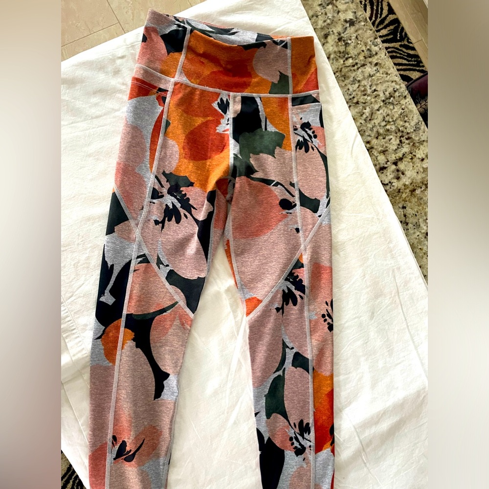 These beautiful extra small Joy Lab  leggings in excellent like new condition.